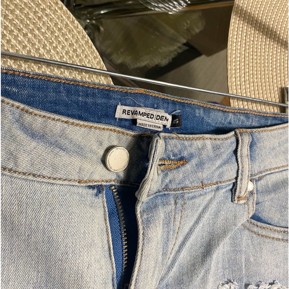 Revamped Skinny Ripped Capris Jeans - Picture 4 of 5